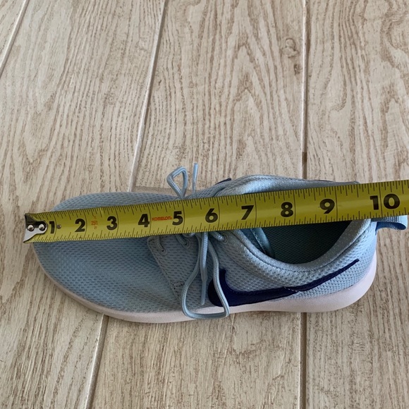 Nike Roche One Shoes - Picture 7 of 13